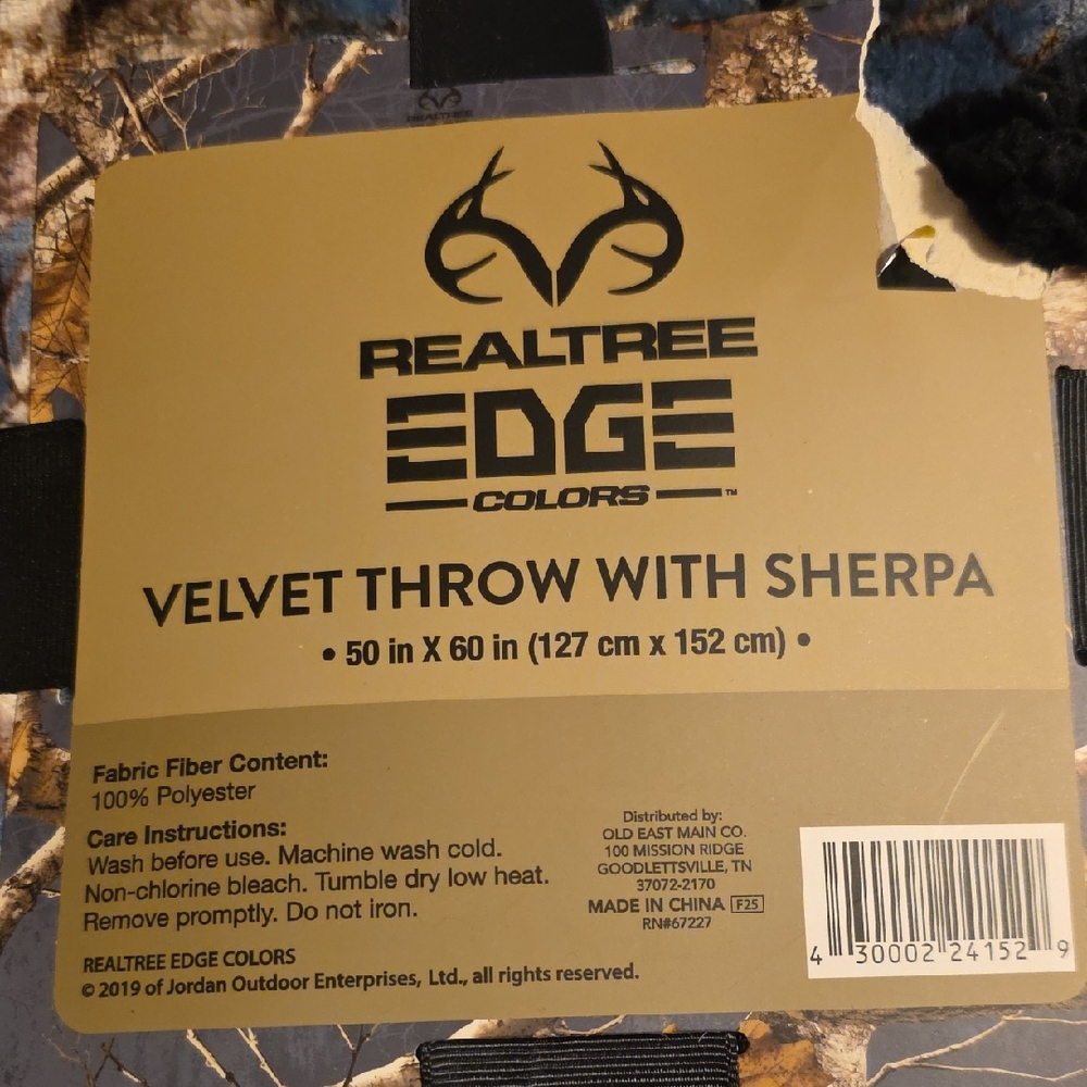 Realtree Edge Velvet Throw with Sherpa - Blue and Brown - Picture 2 of 5
